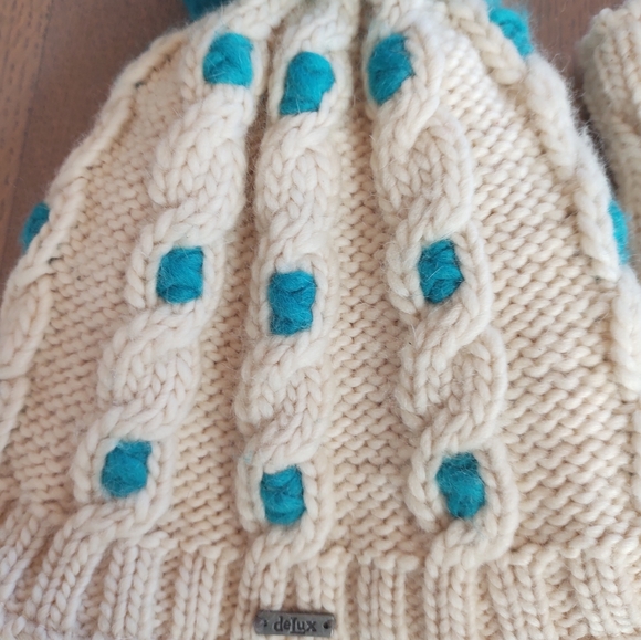 KNITWITS Originals by deLUX | Handmade Winter Pomp Hat Toque + Matching Mittens - Picture 10 of 12